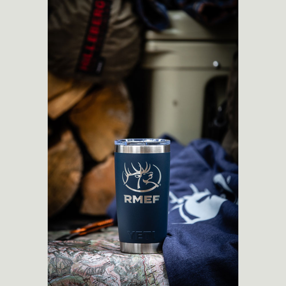 yeti 22 oz tumbler